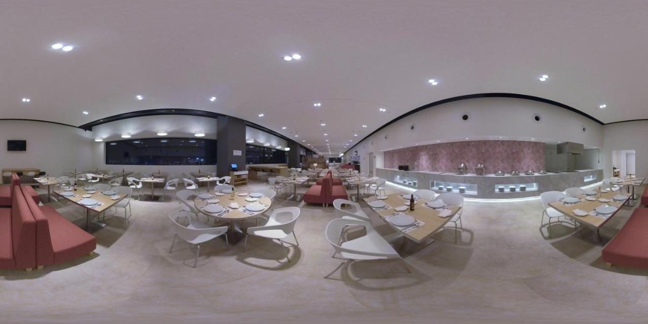 Fiesta Inn Parque 푸에블라 외부 사진