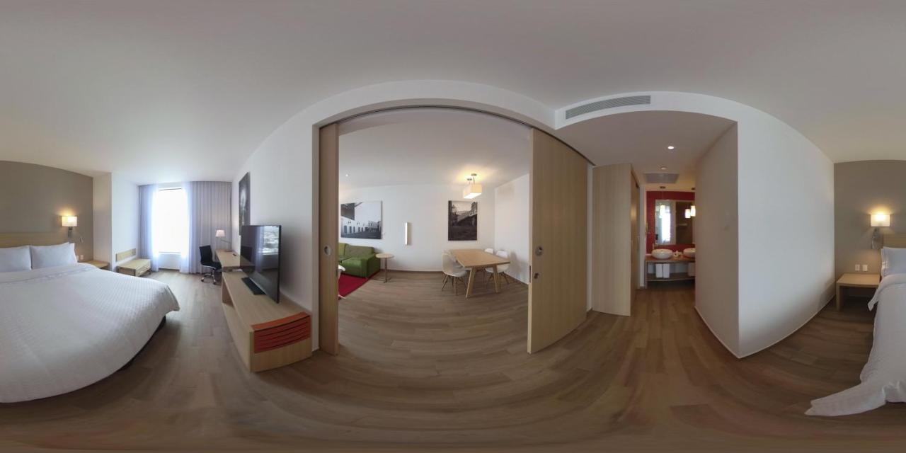 Fiesta Inn Parque 푸에블라 외부 사진
