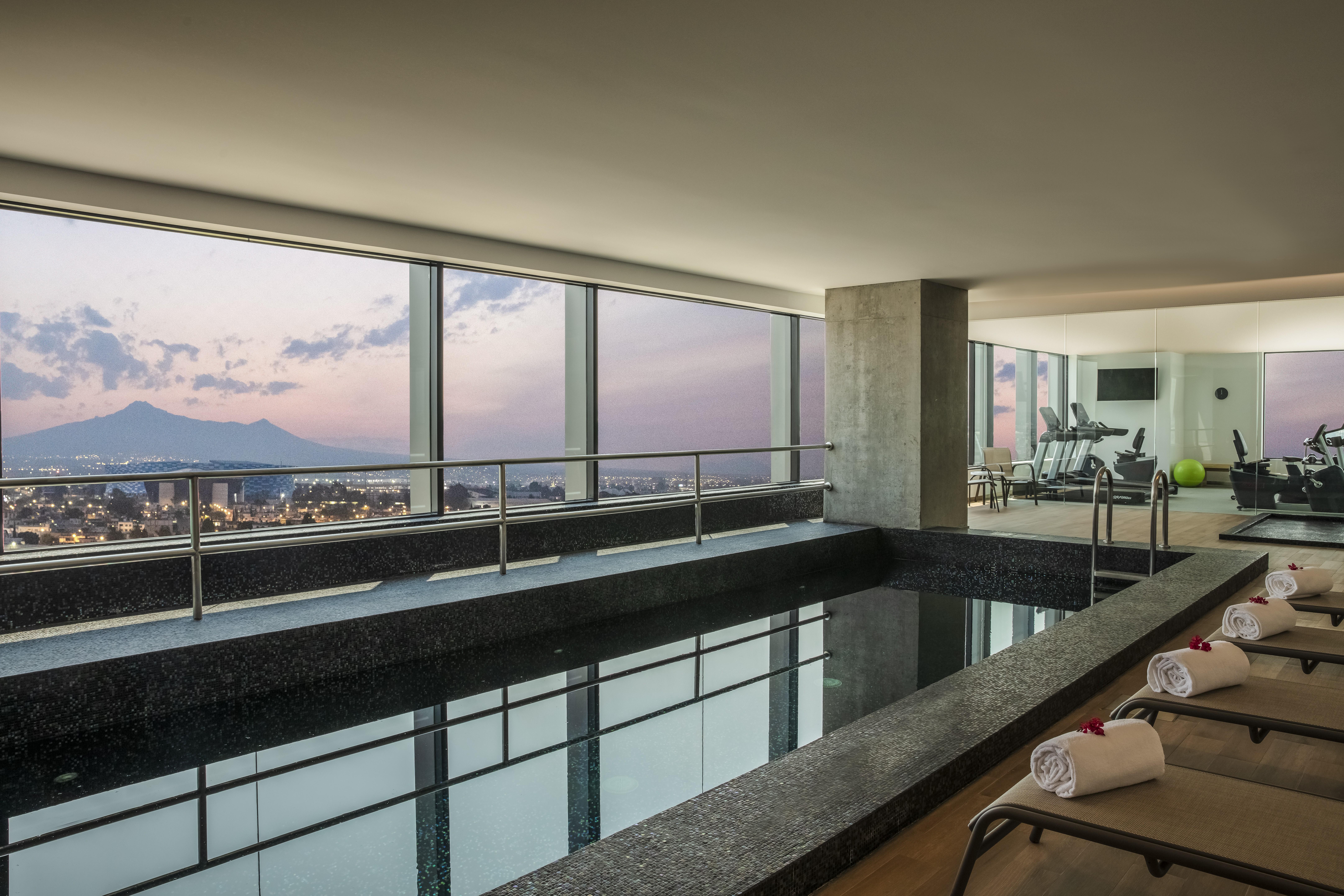 Fiesta Inn Parque 푸에블라 외부 사진